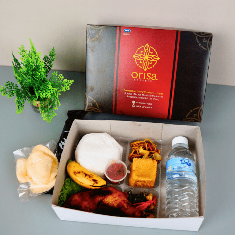 Nasi putih, ayam bakar 14 ekor, oseng sayur, mie oriental, tahu goreng, sambal, air mineral botol 330 ml - 35.000